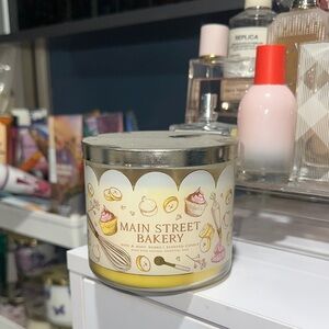 Bath & Body Works Main Street Bakery Candle - Cream and Silver